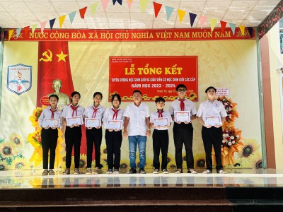 Lễ tổng kết năm học 2023-2024 tại trường THCS Phước Tín