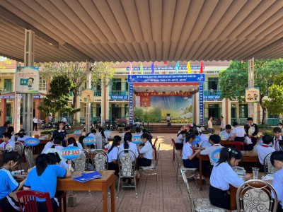 Ngày Hội Săc Màu - Trang trí con tem chào mừng Ngày giải phóng Miền Nam