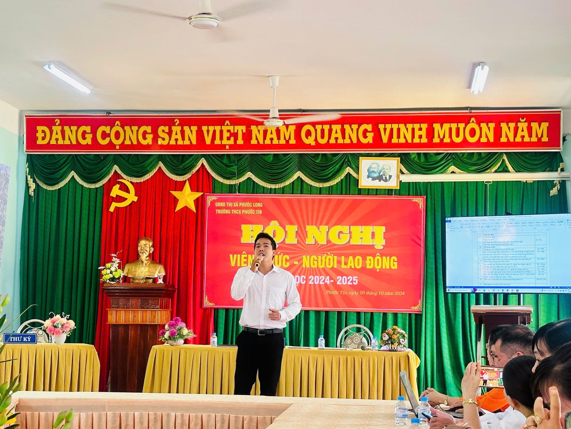 Hội nghị viên chức 7